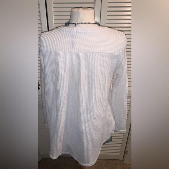 White waffle knit Henley with snaps - Picture 7 of 7